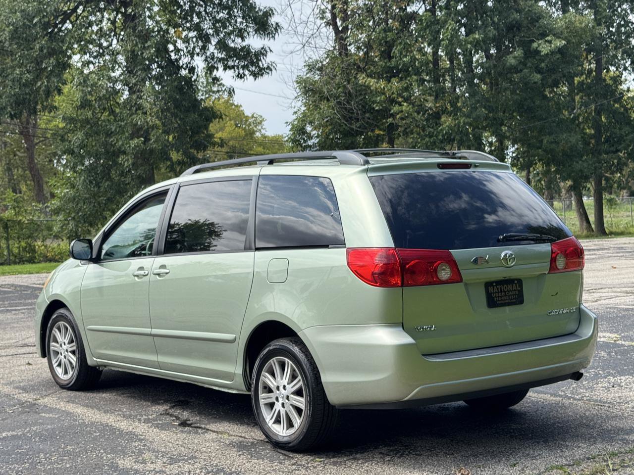 Used 2009 Toyota Sienna LE FWD image 5