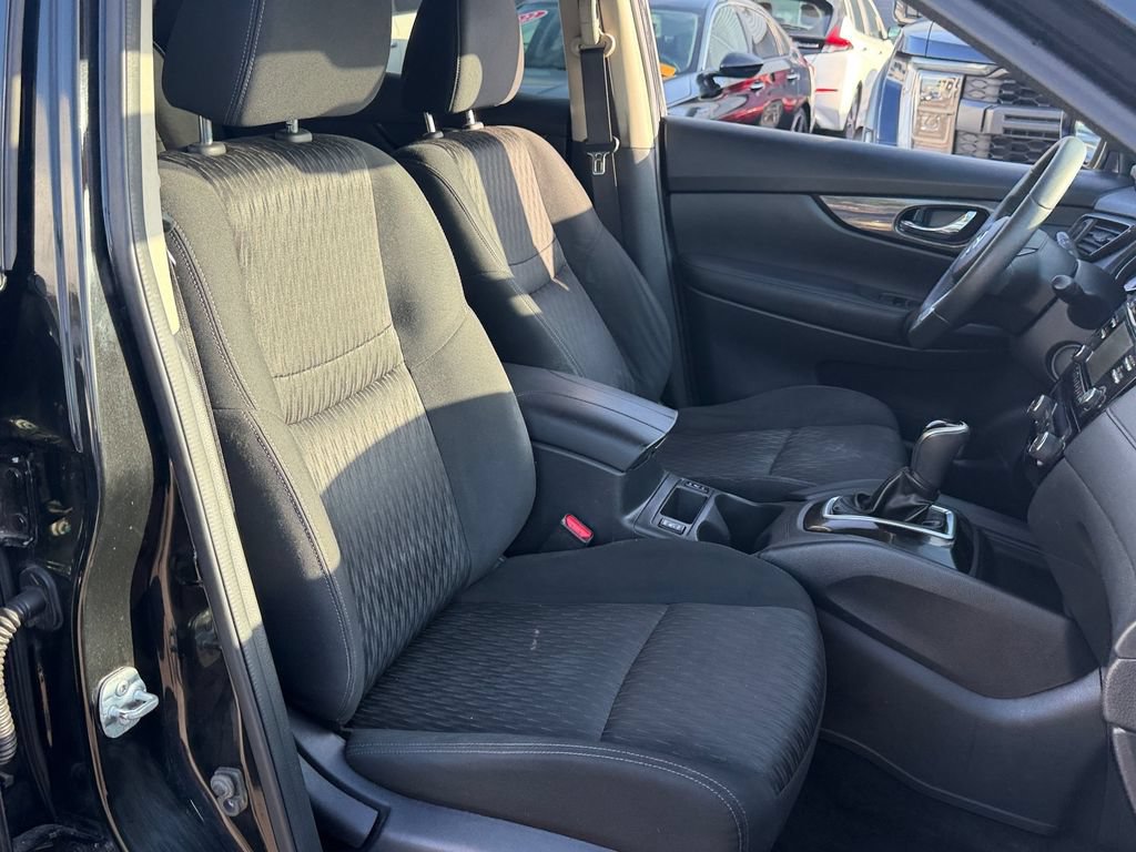 Used 2017 Nissan Rogue SV AWD/4WD image 15