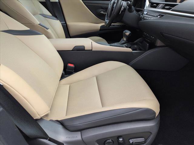 Used 2020 Lexus ES 300h w/ Premium Package image 22