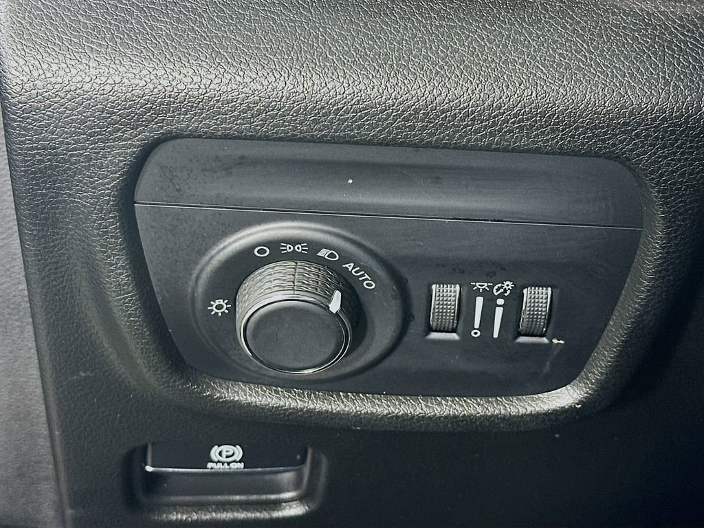 Certified 2023 Jeep Grand Cherokee Laredo AWD/4WD image 18