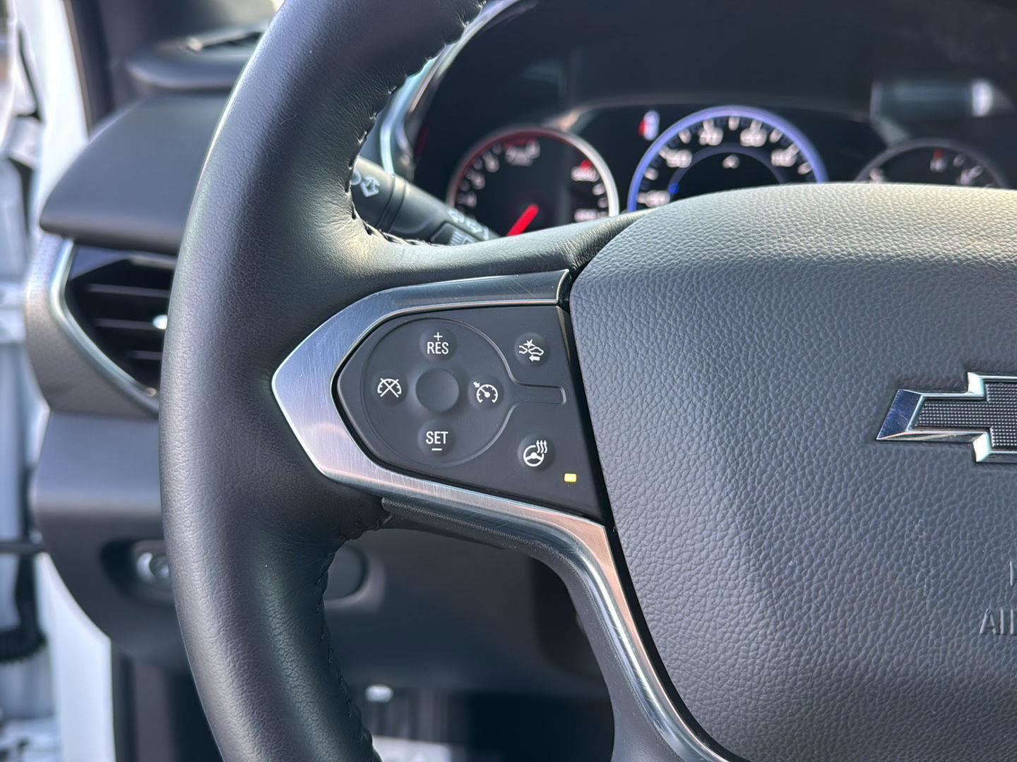 Certified 2022 Chevrolet Traverse Premier w/ Redline Edition image 18