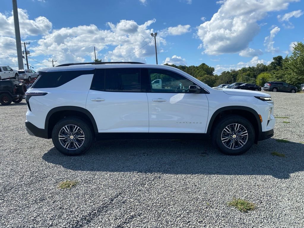 New 2026 Chevrolet Traverse LT image 2