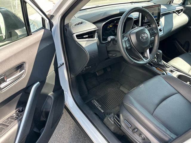 Used 2025 Toyota Corolla Cross XLE w/ Convenience Package image 9