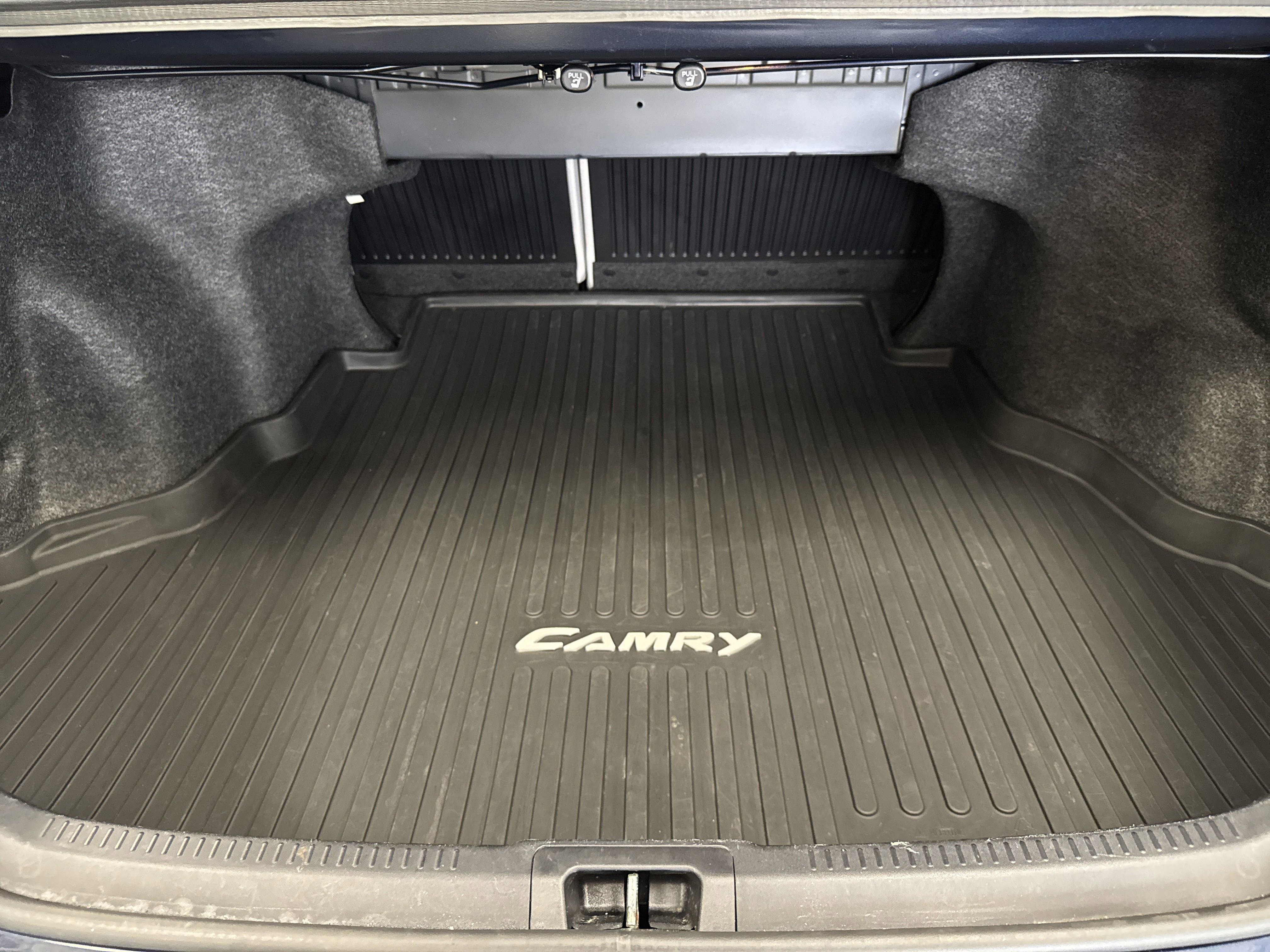 Used 2017 Toyota Camry XLE image 30