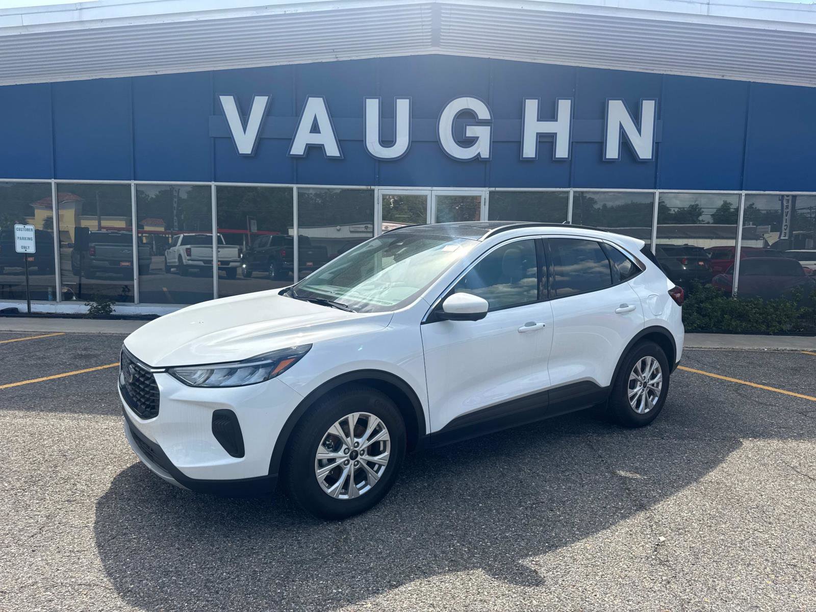 New 2024 Ford Escape Active w/ Tech Pack #2