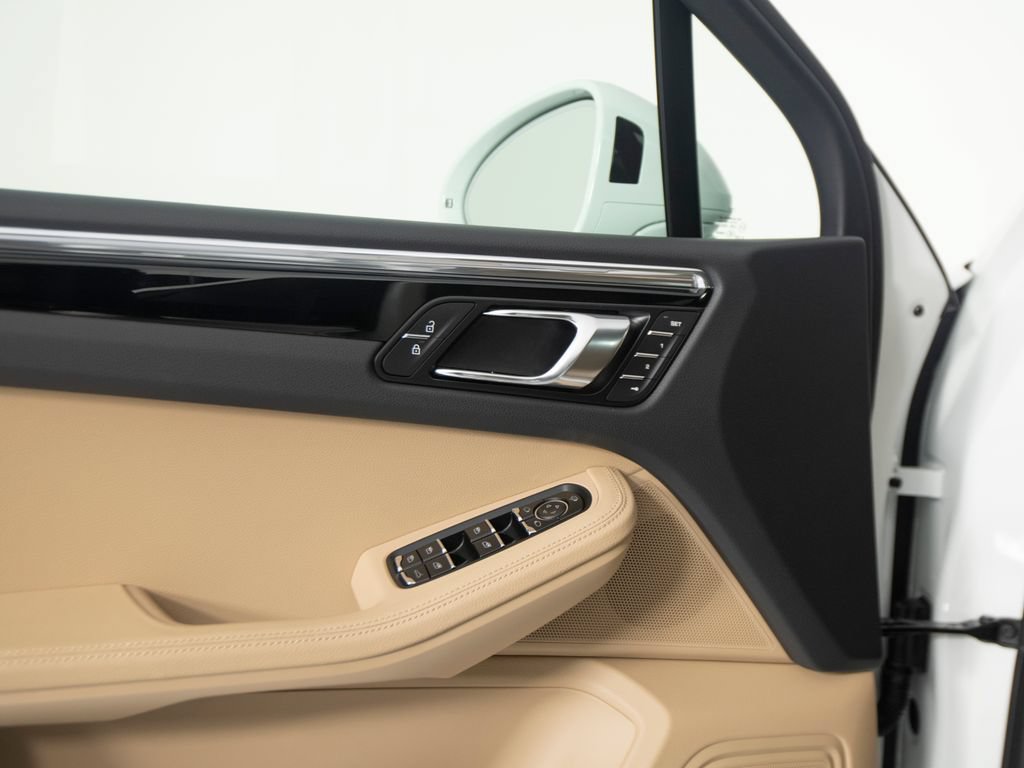 New 2026 Porsche Macan AWD/4WD image 20