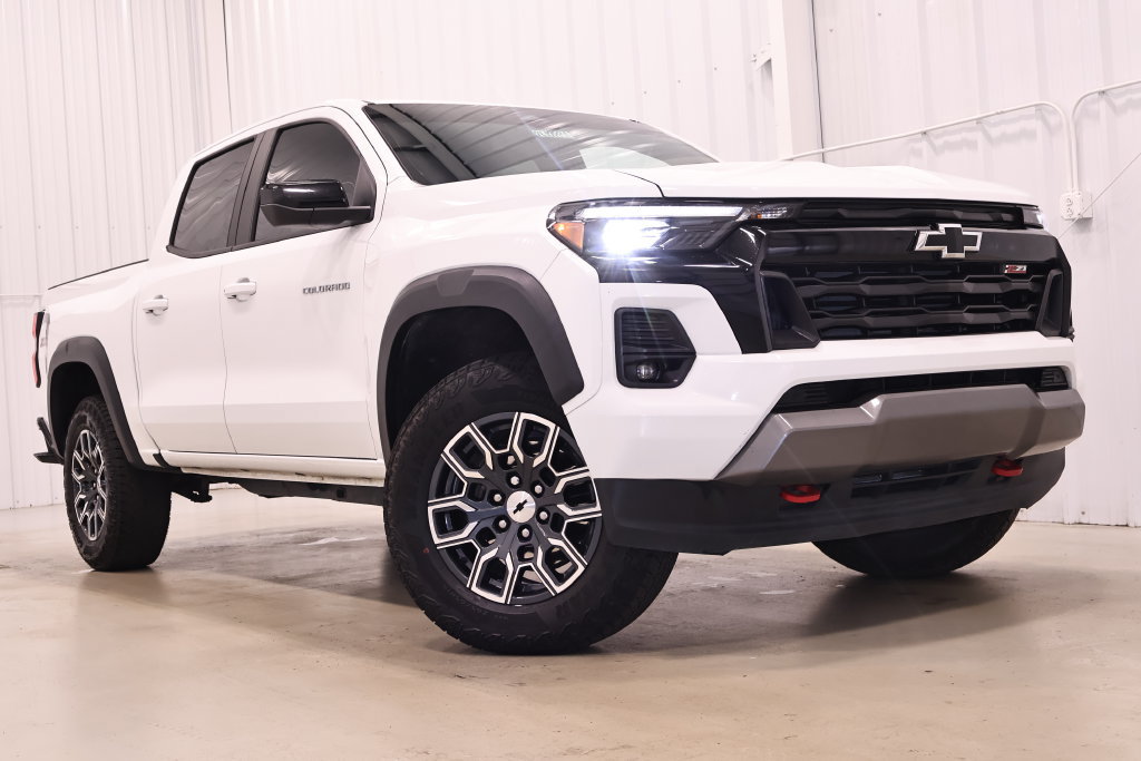 Used 2024 Chevrolet Colorado Z71 w/ Z71 Convenience Package 2 AWD/4WD image 39