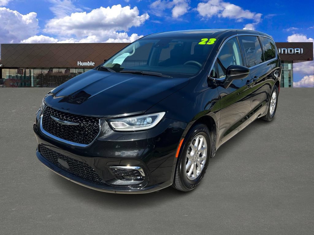 Used 2023 Chrysler Pacifica Touring-L FWD image 1