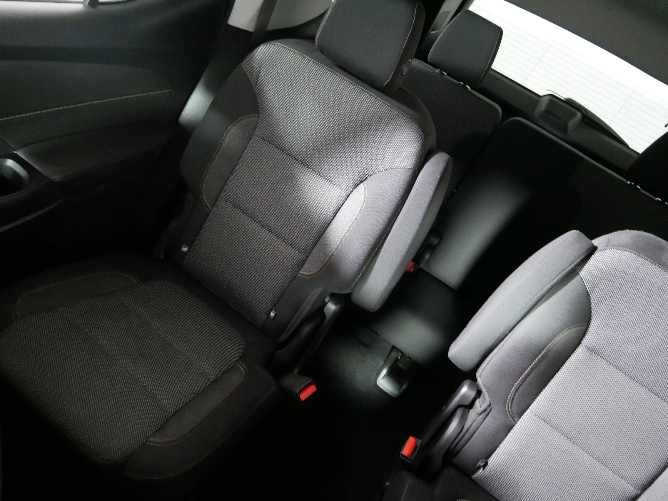 Used 2018 Chevrolet Traverse LT image 11