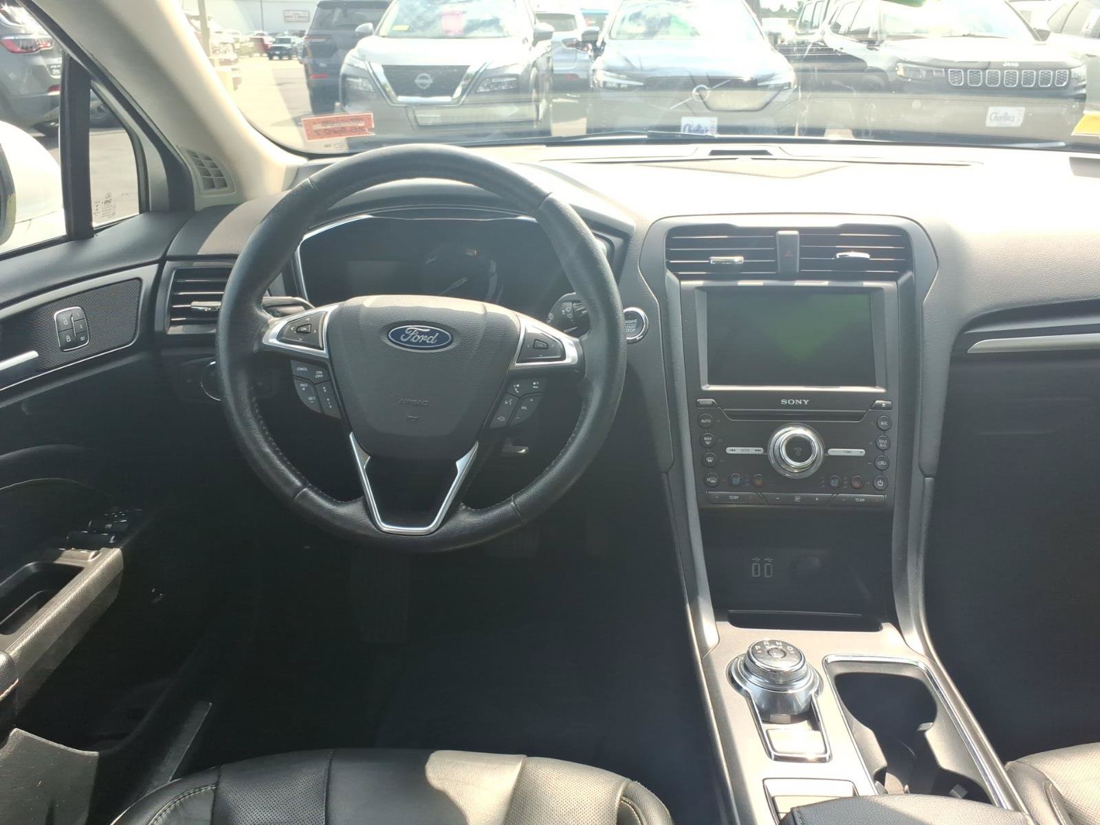 Used 2019 Ford Fusion Energi Titanium FWD image 9