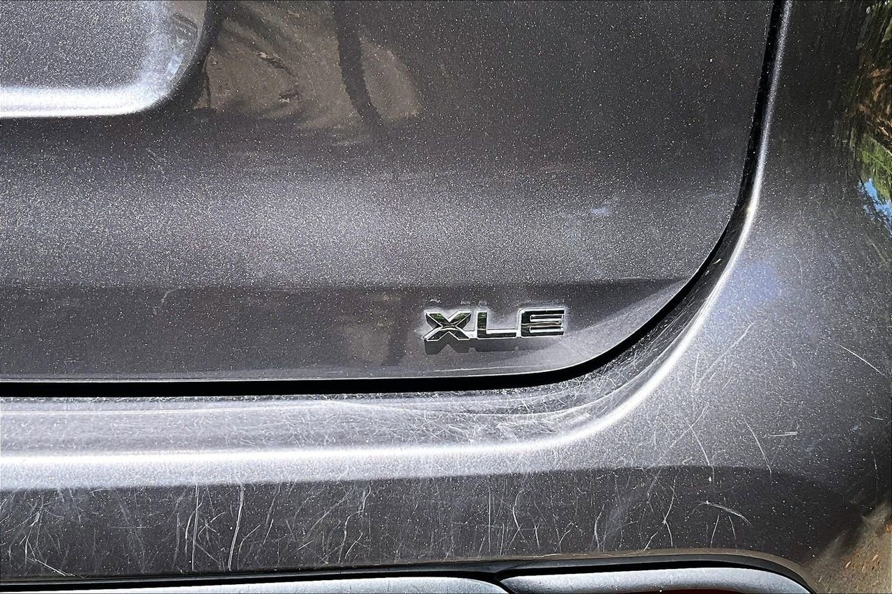Used 2022 Toyota Highlander XLE image 21