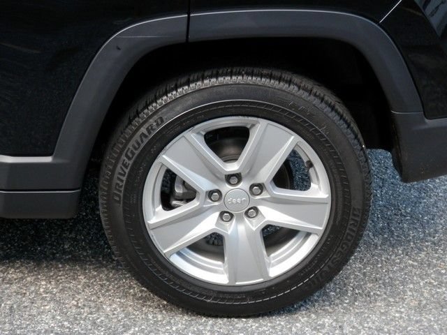 Used 2022 Jeep Compass Latitude w/ Sun and Sound Group AWD/4WD image 12