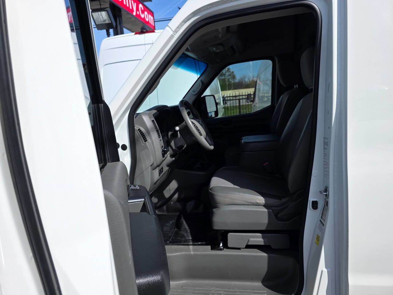 Used 2021 Nissan NV 2500 SV RWD image 17