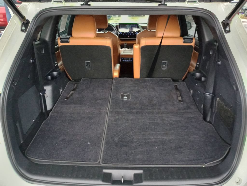 Used 2021 Toyota Highlander Platinum FWD image 25