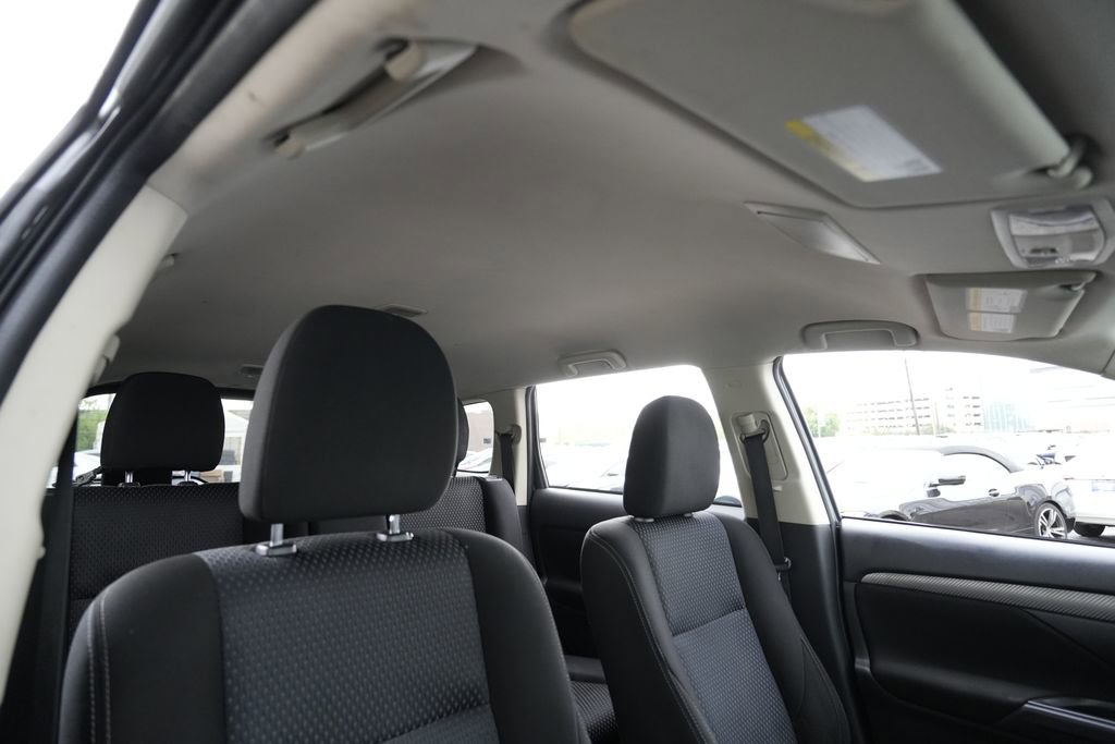 Used 2016 Mitsubishi Outlander SE AWD/4WD image 29