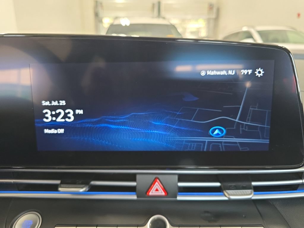 Certified 2024 Hyundai Elantra Limited FWD image 20