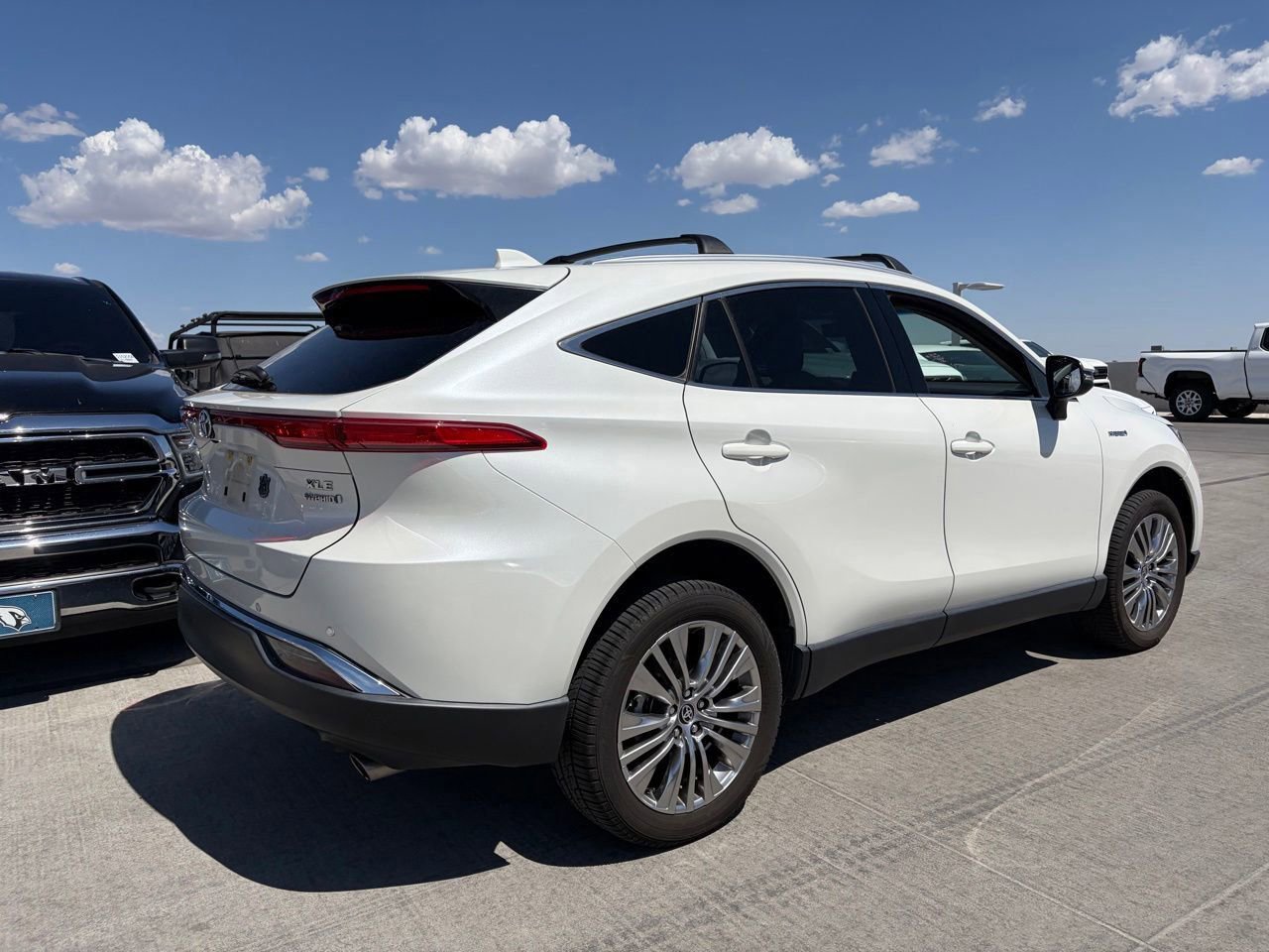 Used 2021 Toyota Venza XLE w/ Softex Package AWD/4WD image 2