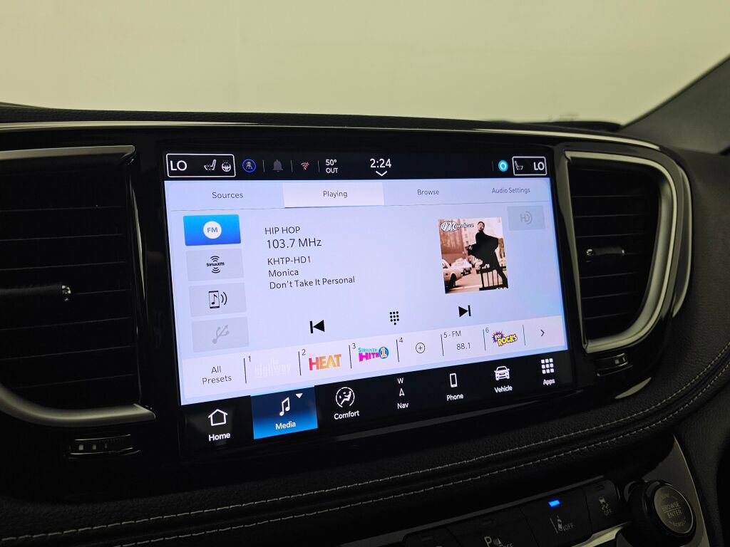 New 2026 Chrysler Pacifica Limited w/ S Appearance Package image 28