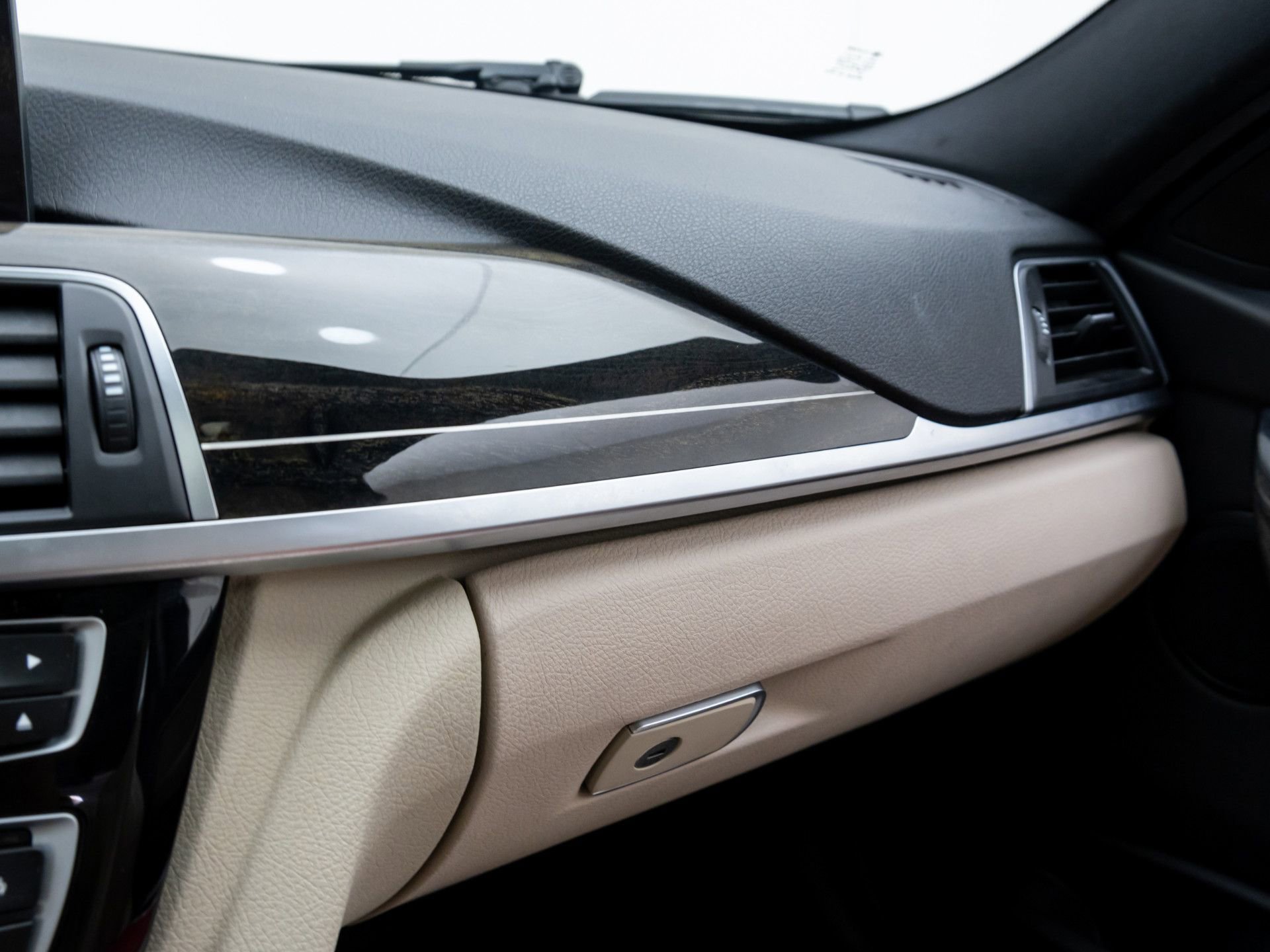 Used 2017 BMW 330i xDrive Sedan image 30