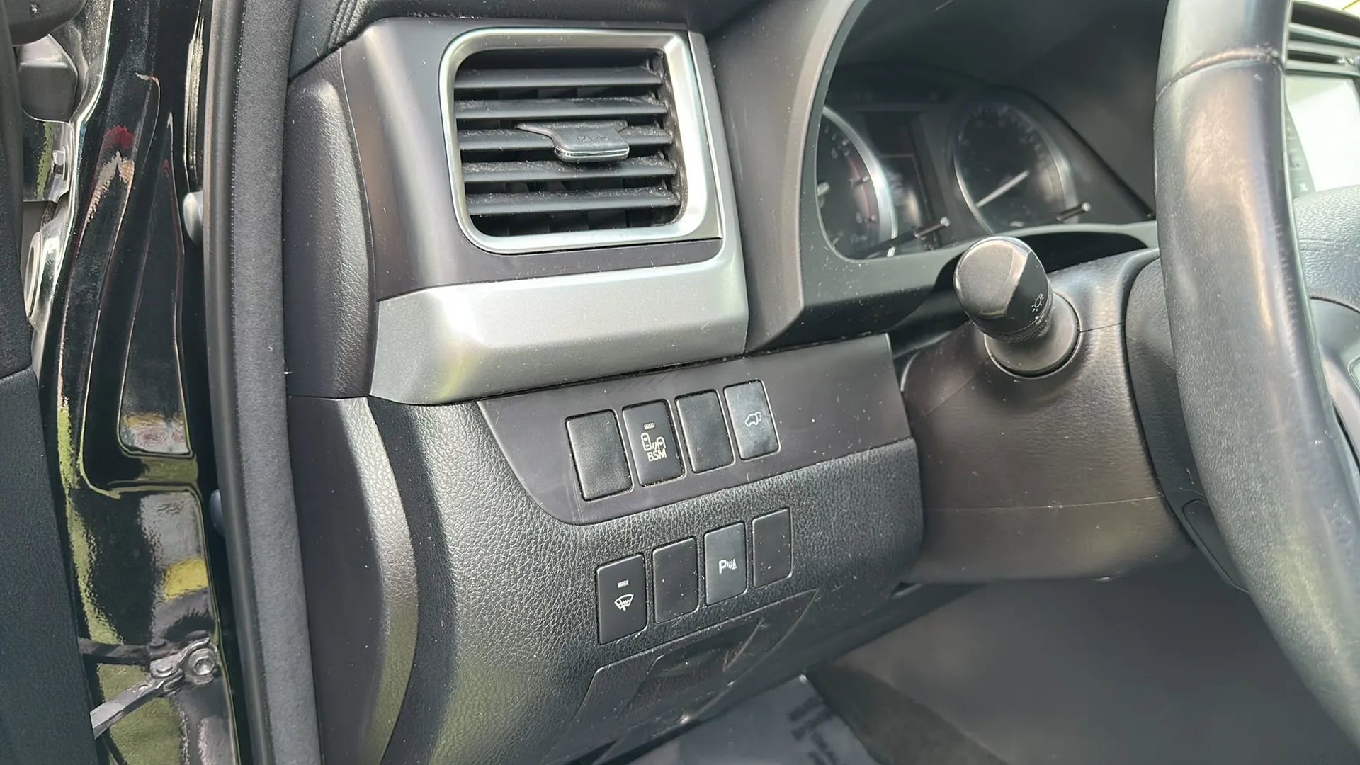 Used 2016 Toyota Highlander Limited image 32