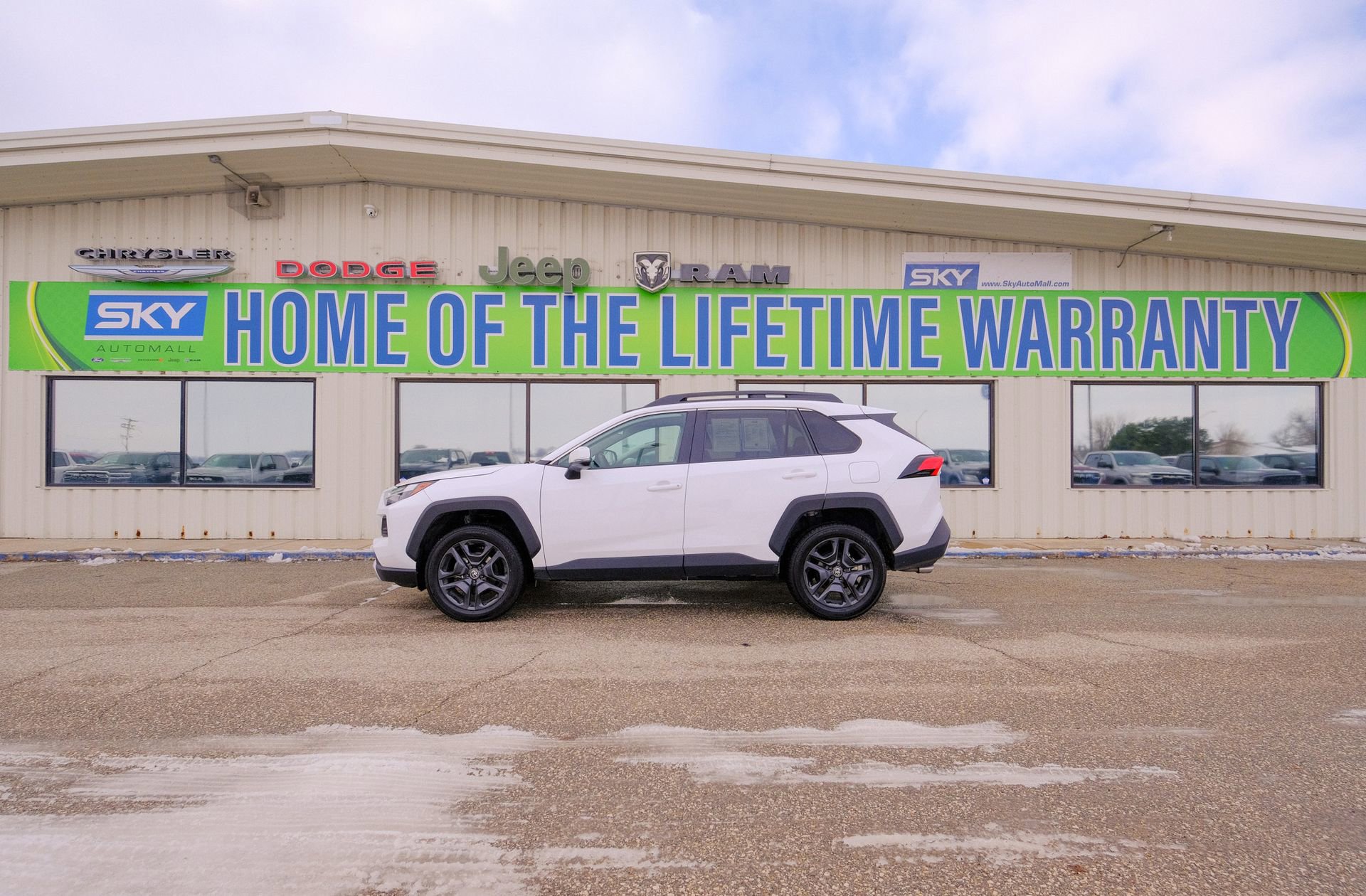 Used 2024 Toyota RAV4 Adventure image 3
