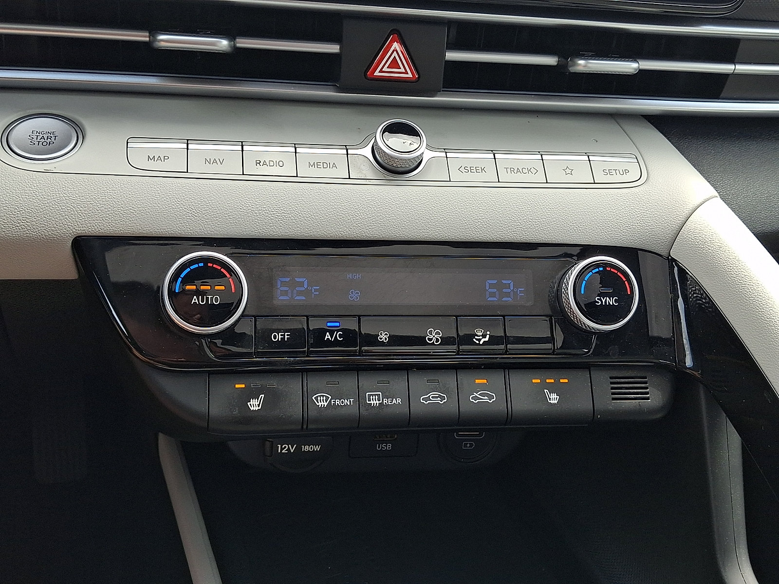 Certified 2023 Hyundai Elantra Limited w/ Preferred Accessory Package FWD image 15