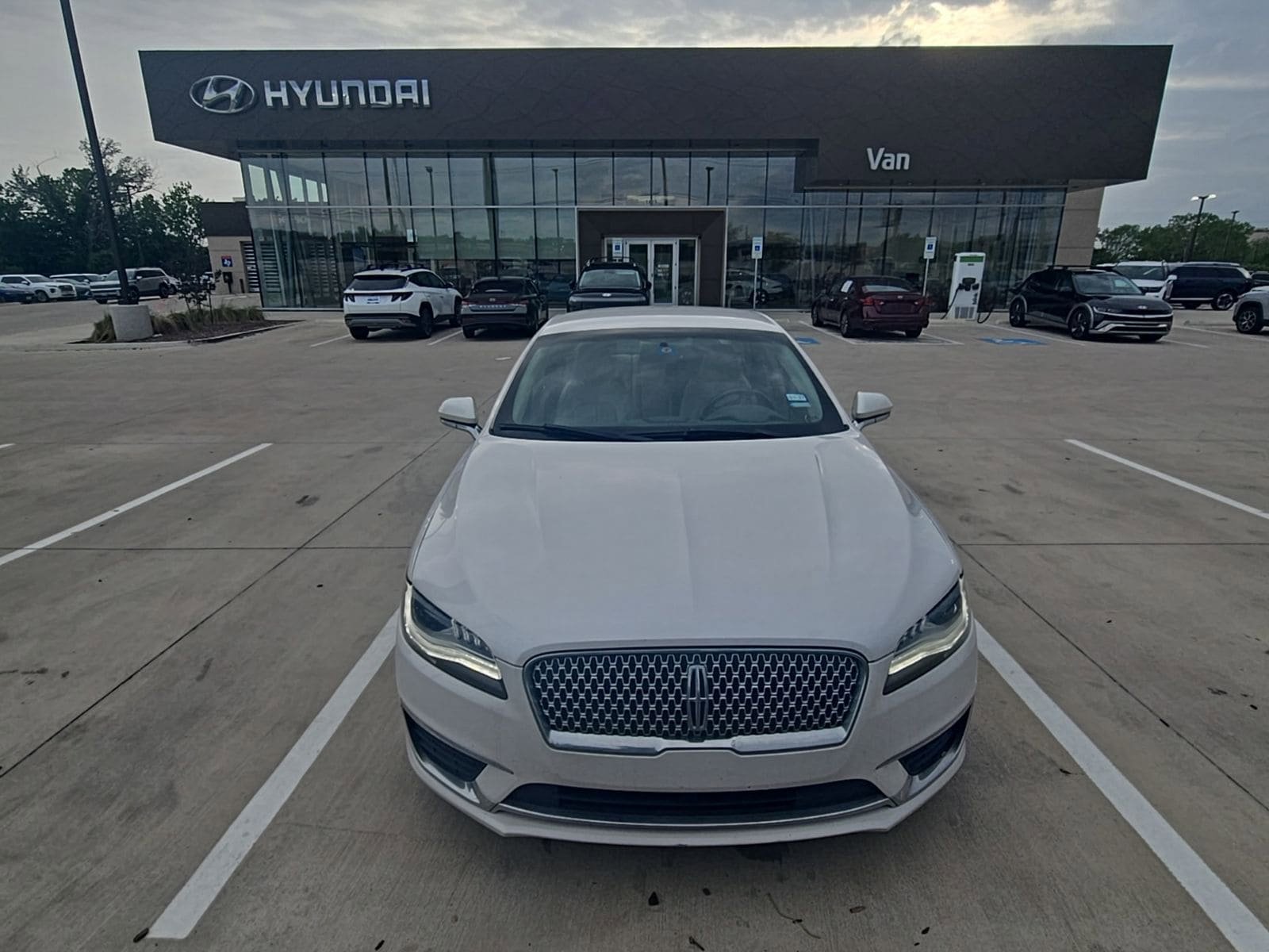 Used 2017 Lincoln MKZ Premiere image 2