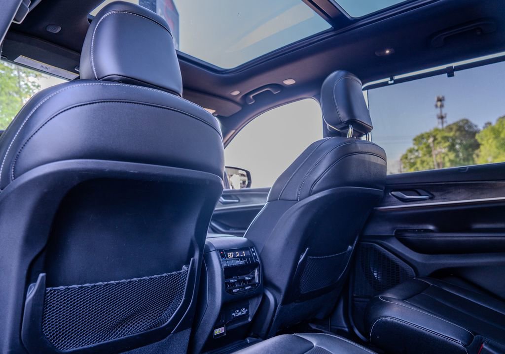 Used 2024 Jeep Grand Cherokee L Limited w/ Luxury Tech Group II image 21