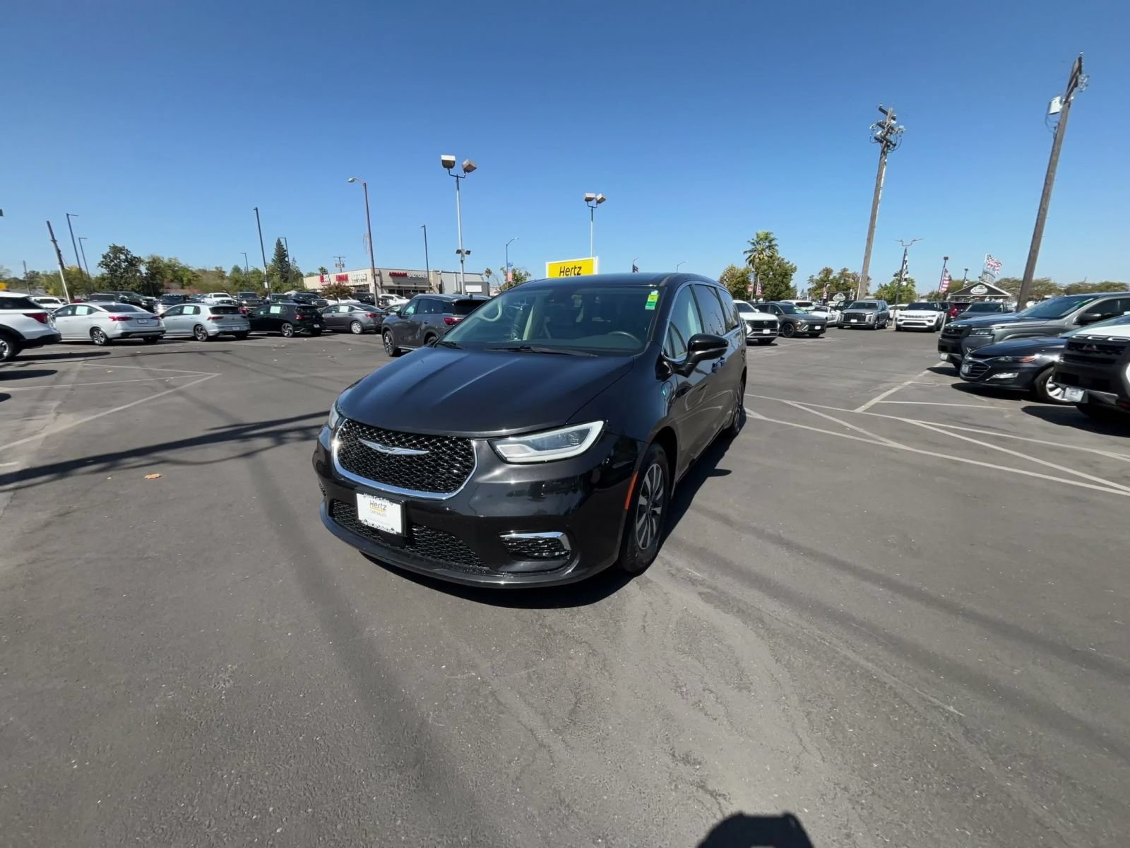 Used 2023 Chrysler Pacifica Touring-L FWD image 6