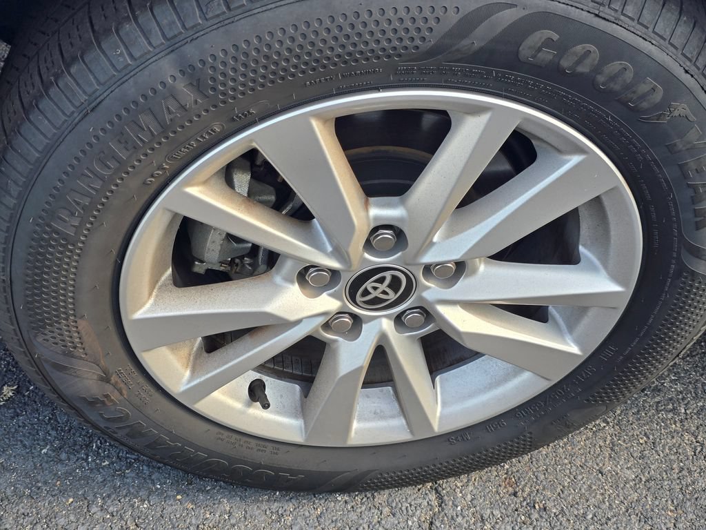 Used 2026 Toyota Camry LE FWD image 10