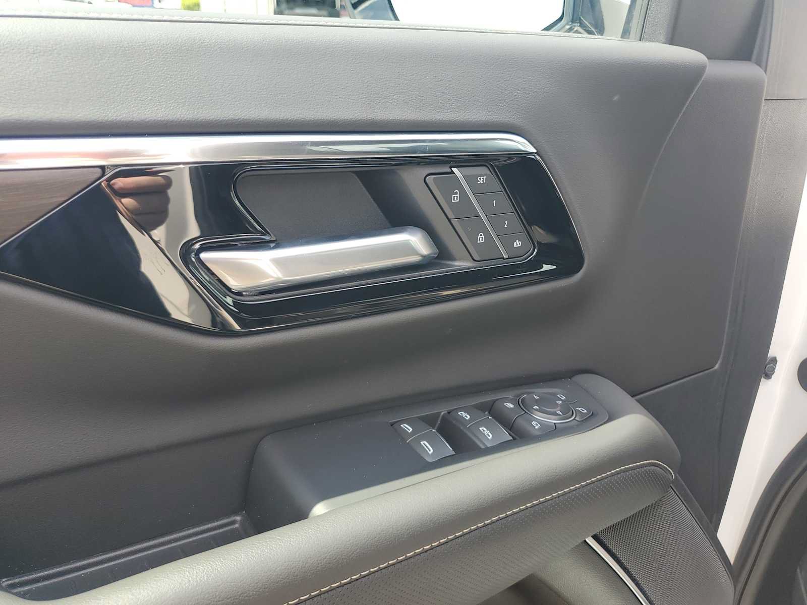 New 2025 Chevrolet Suburban Premier AWD/4WD image 19