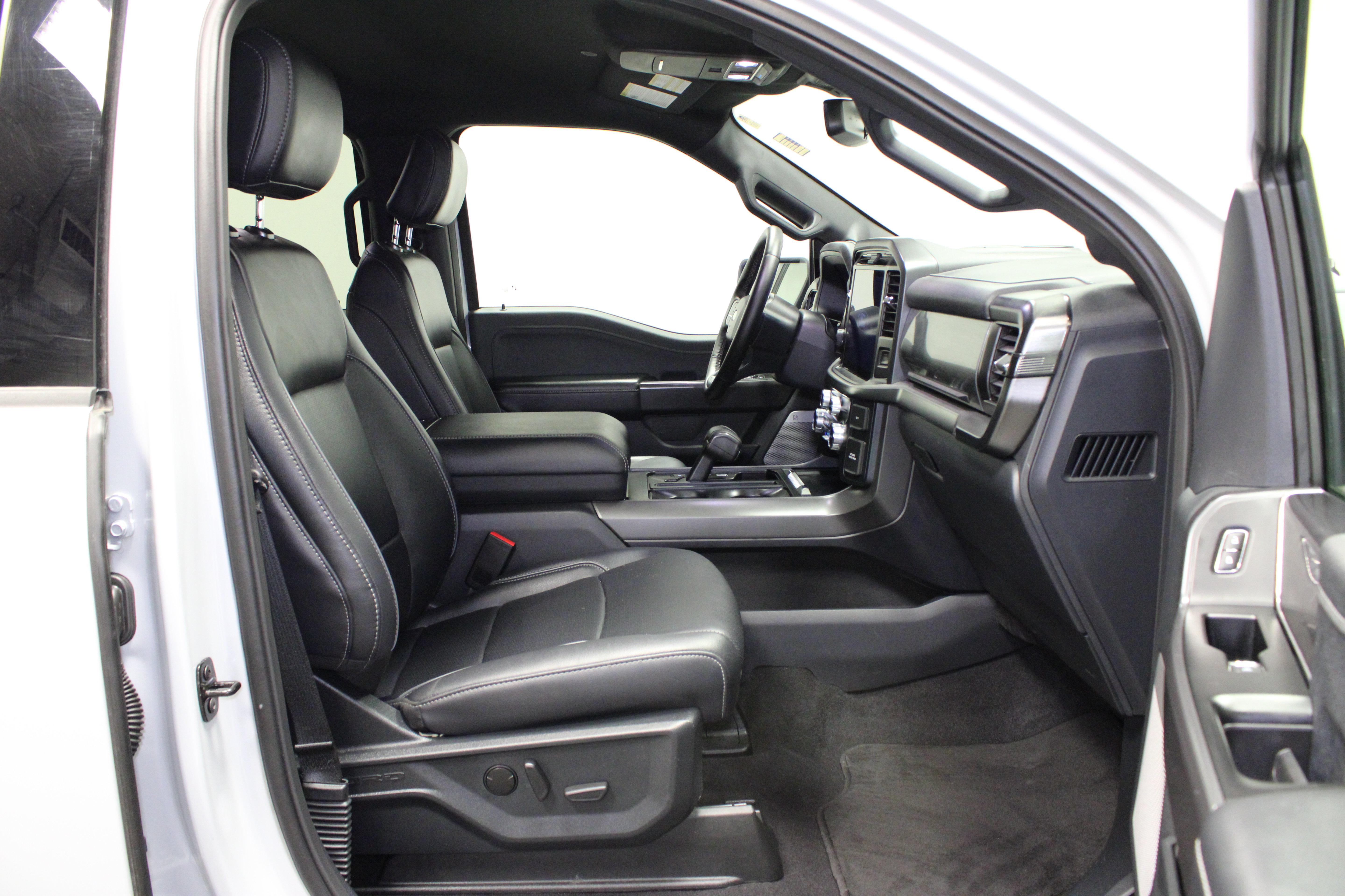 Used 2025 Ford F150 Lariat AWD/4WD image 16