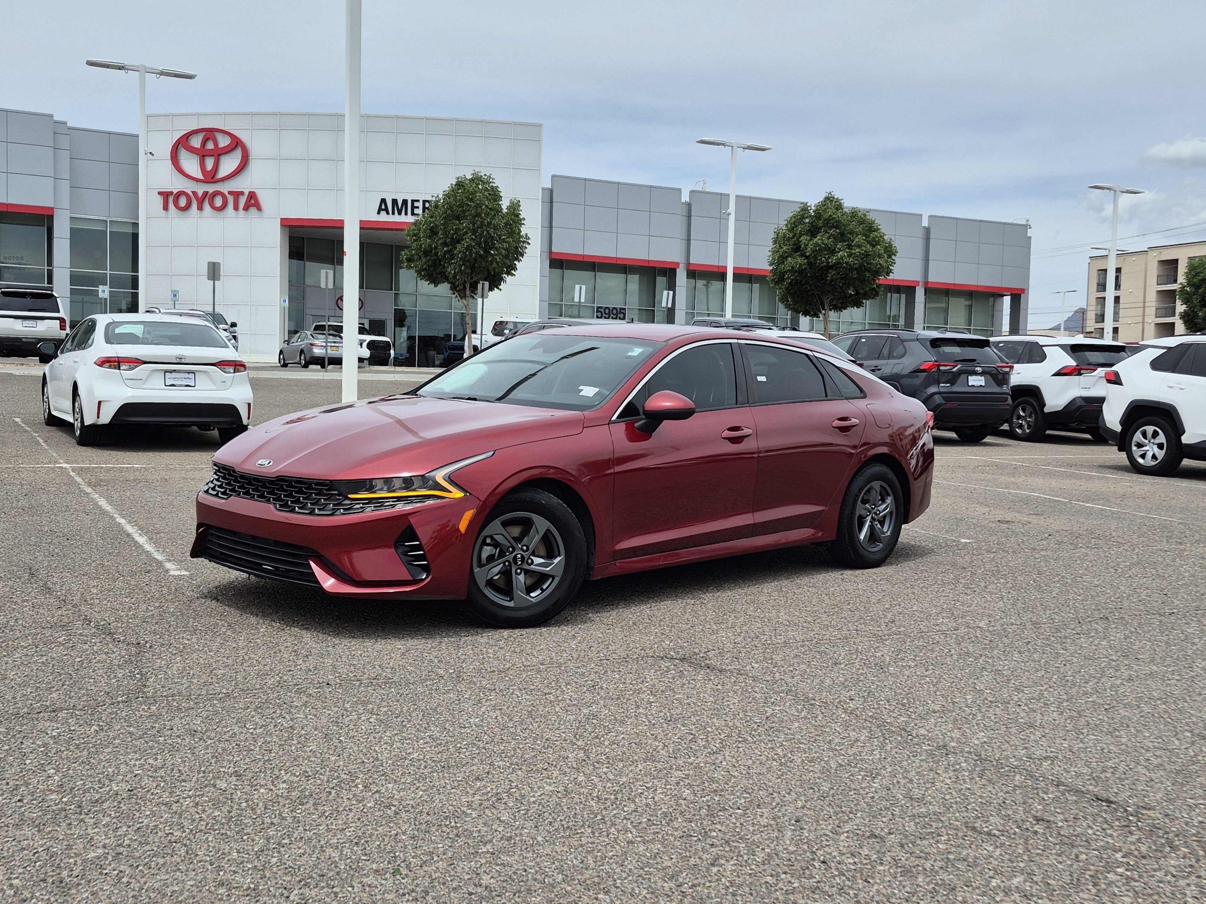 Used 2021 Kia K5 LX FWD image 1