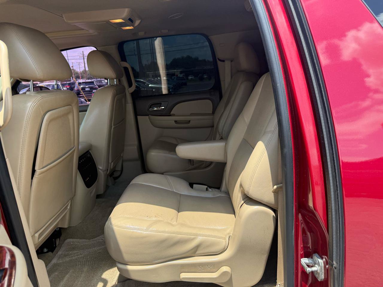 Used 2013 Chevrolet Suburban LTZ RWD image 15