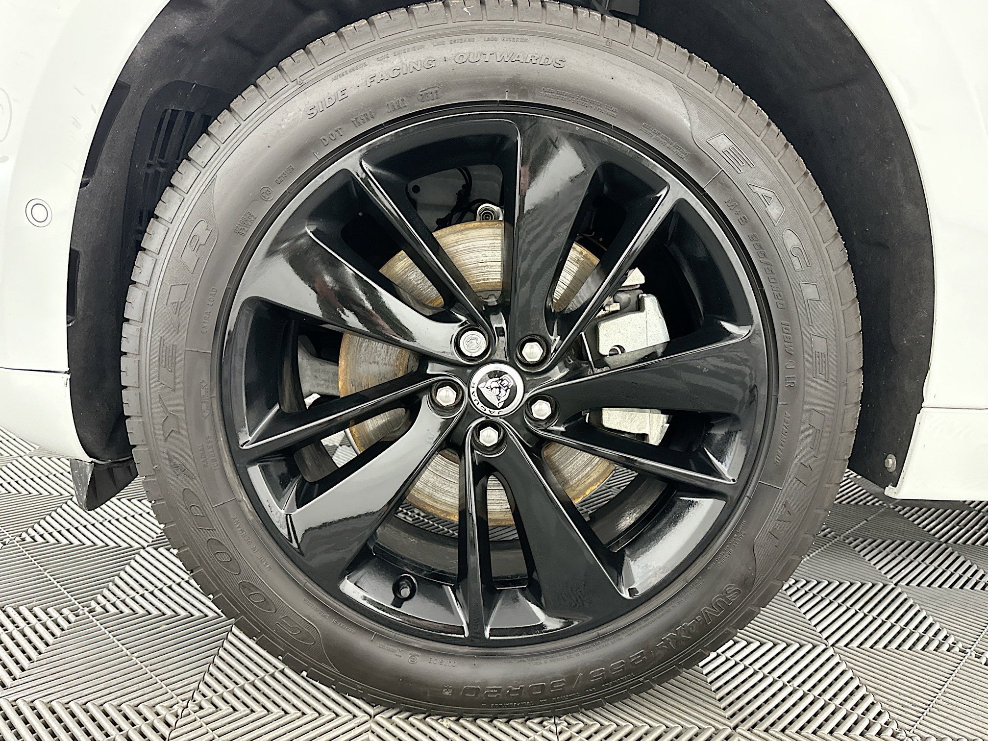 Used 2024 Jaguar F-PACE R-Dynamic S image 35