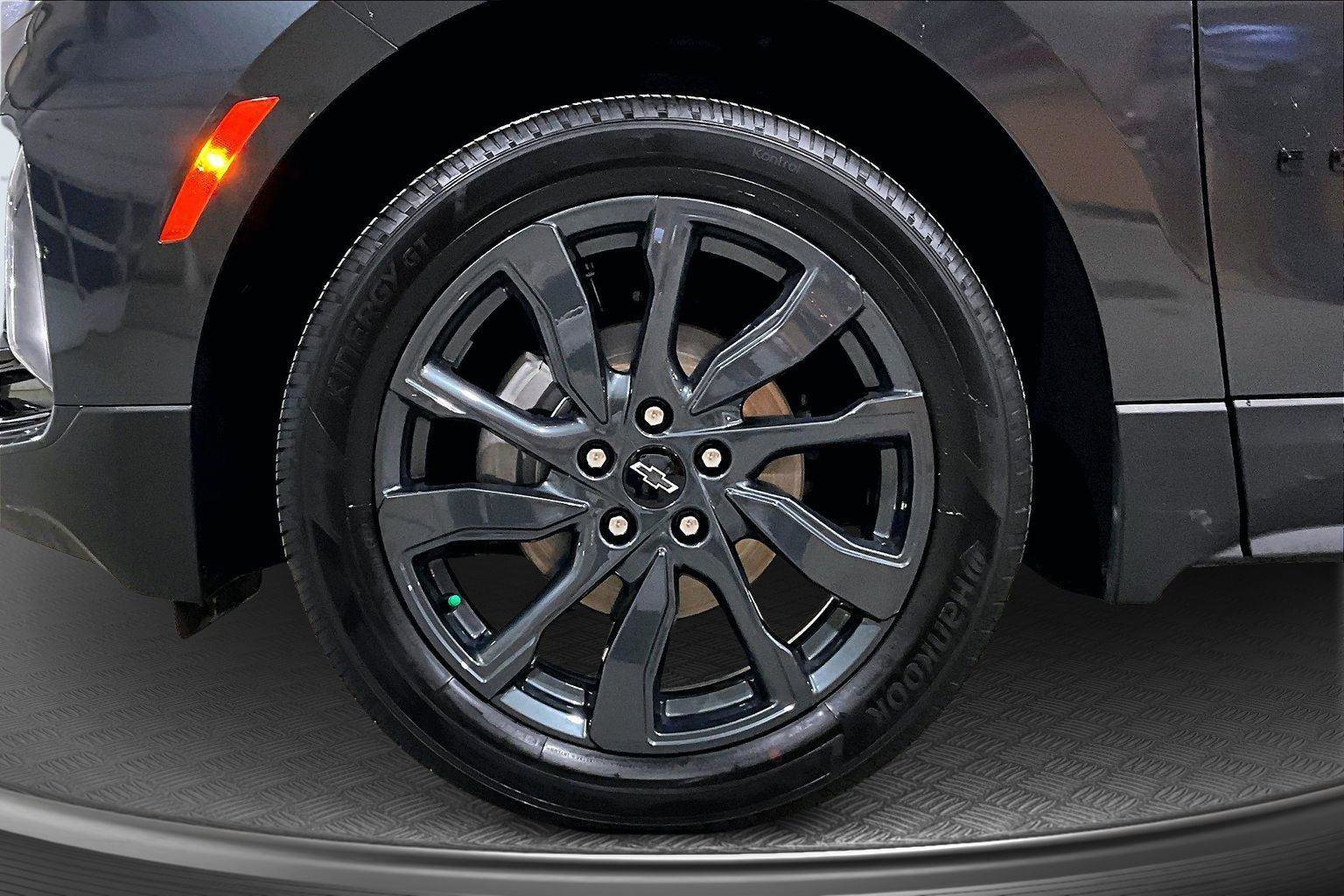 Used 2023 Chevrolet Equinox RS w/ LPO, Floor Liner Package image 10