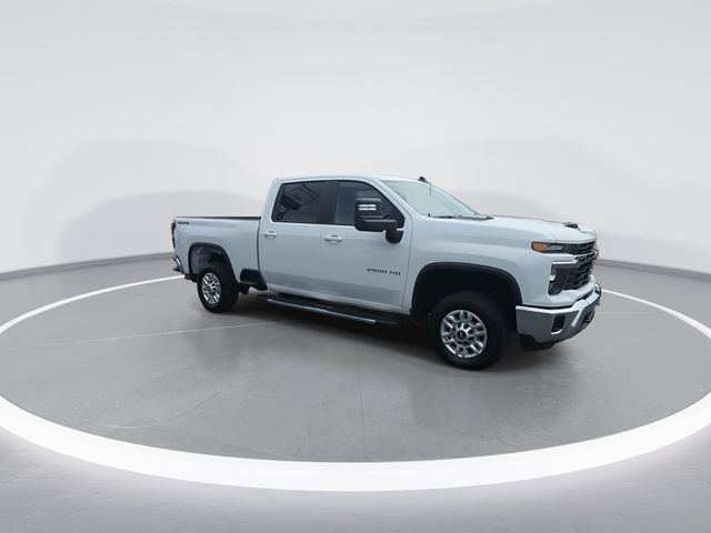 Used 2025 Chevrolet Silverado 2500 LT w/ Convenience Package AWD/4WD image 2