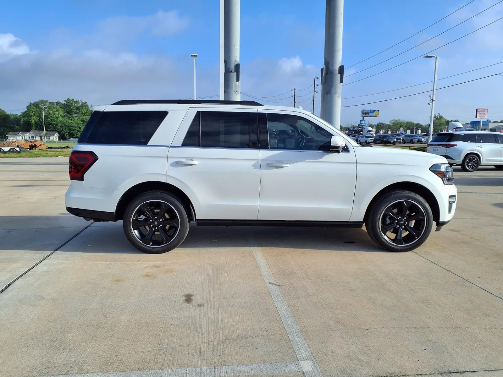 Used 2023 Ford Expedition Limited image 5