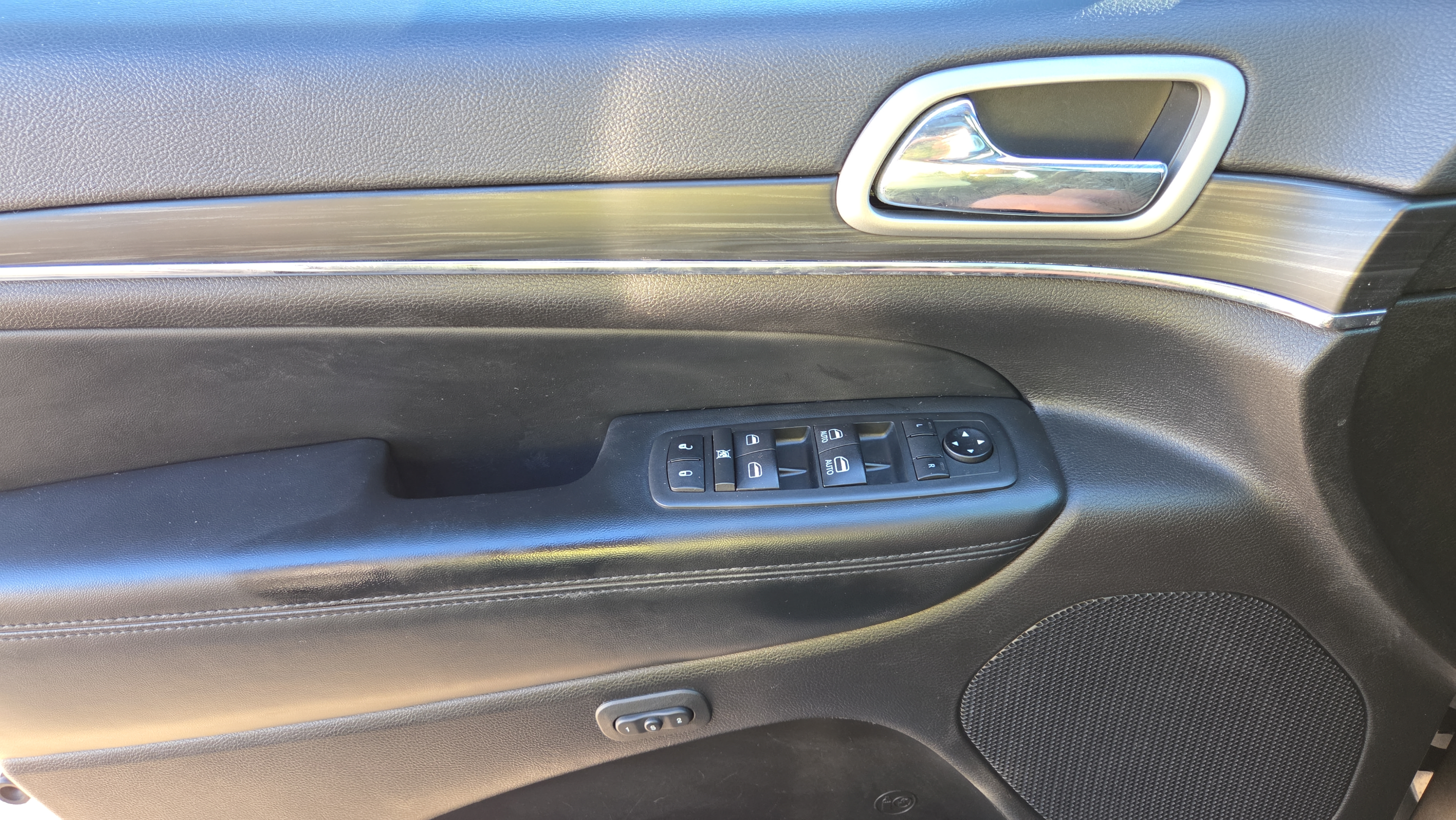 Used 2021 Jeep Grand Cherokee Limited w/ Luxury Group II RWD image 19