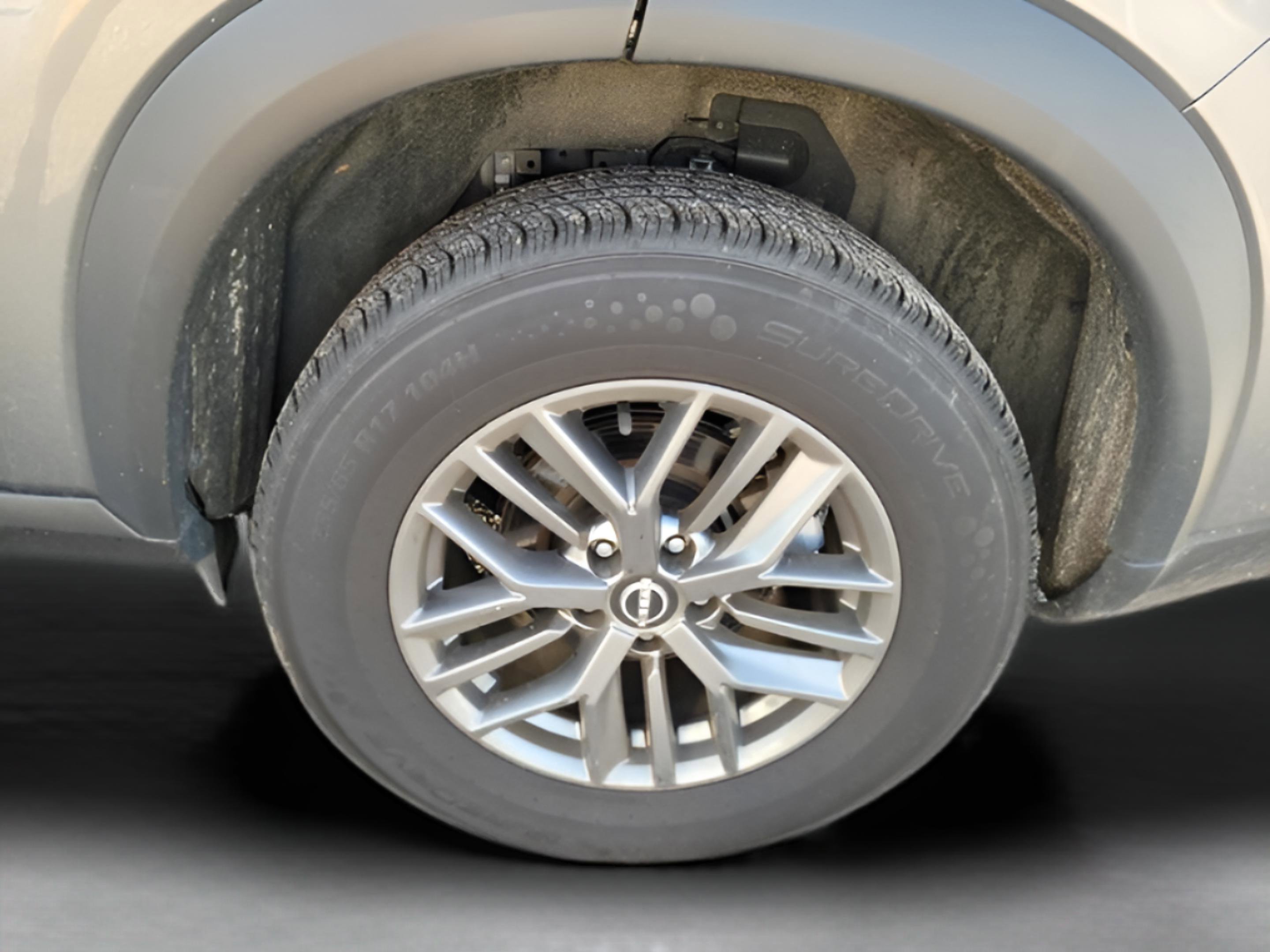 Used 2023 Nissan Rogue S image 27