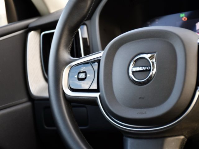 Certified 2025 Volvo XC60 B5 Plus image 19