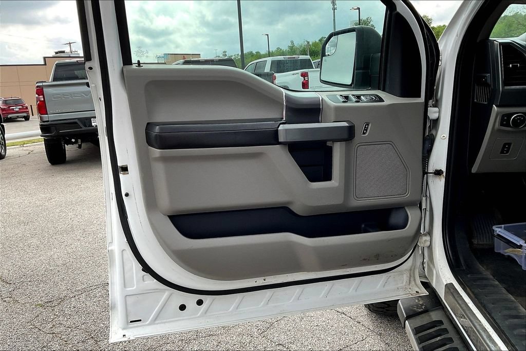 Used 2017 Ford F150 XLT w/ Equipment Group 302A Luxury AWD/4WD image 19