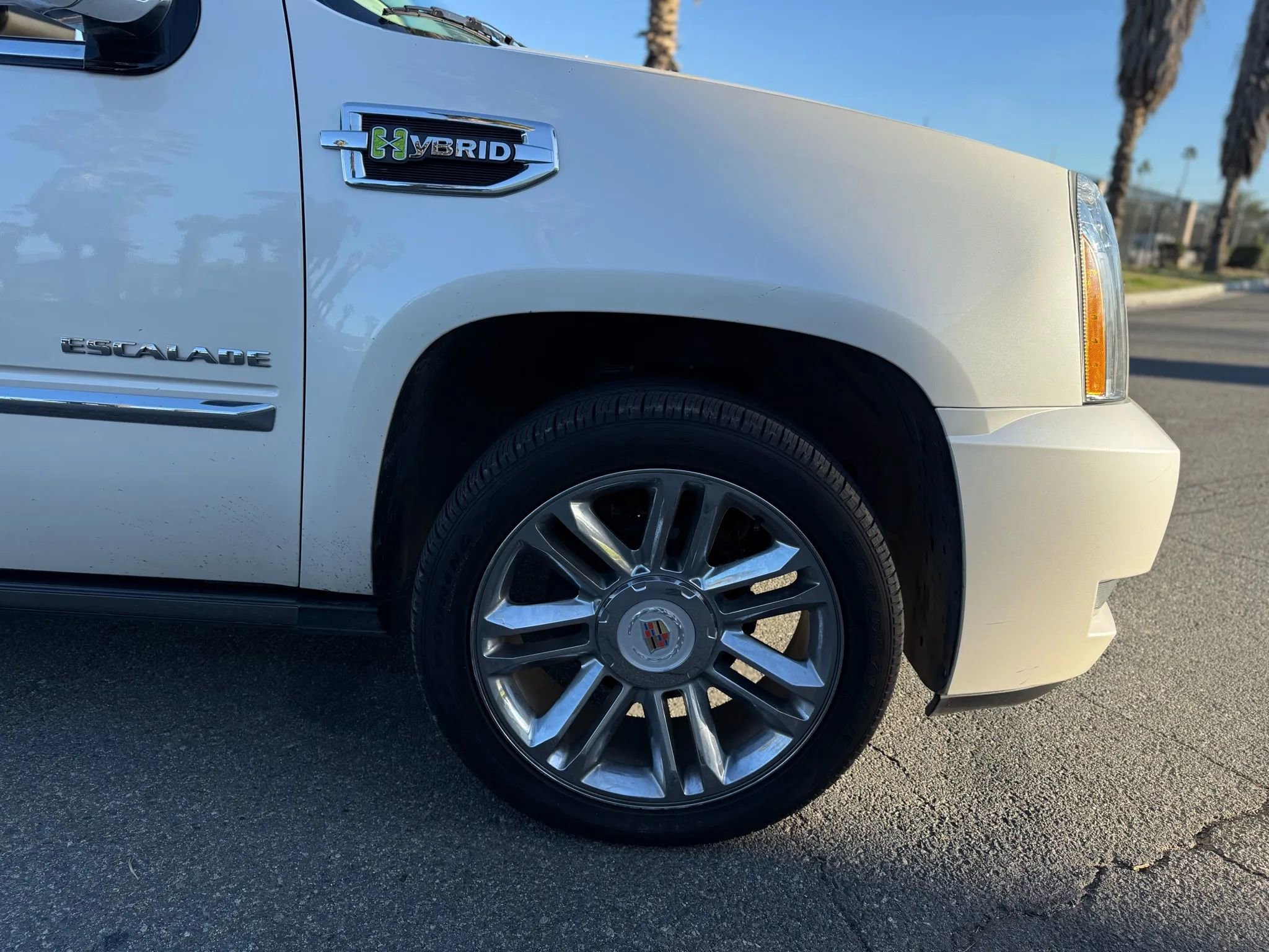 Used 2013 Cadillac Escalade Platinum image 9