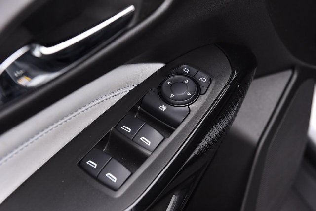 Used 2024 Chevrolet Trax LT FWD image 8