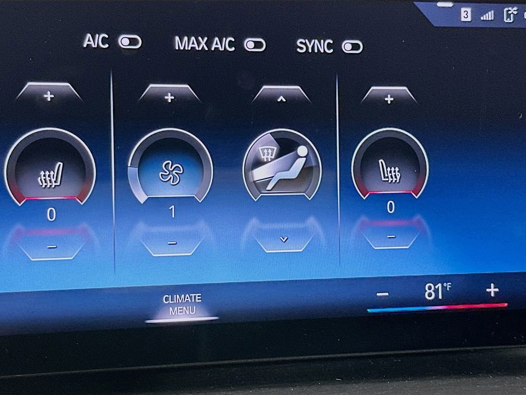 Used 2024 BMW 330i xDrive Sedan w/ Premium Package image 27