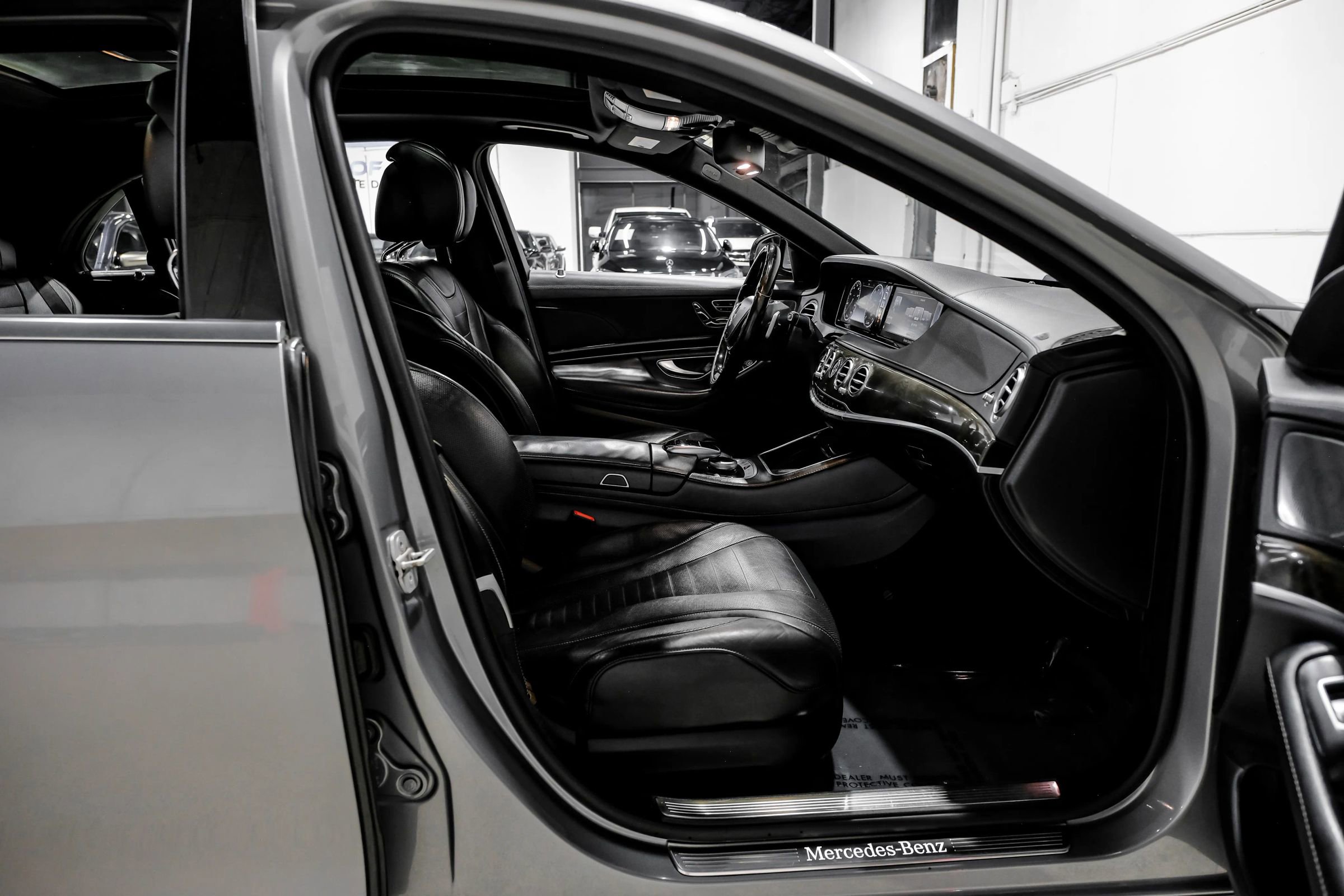 Used 2015 Mercedes-Benz S 550 Sedan w/ Sport Package w/ Sport Package image 40