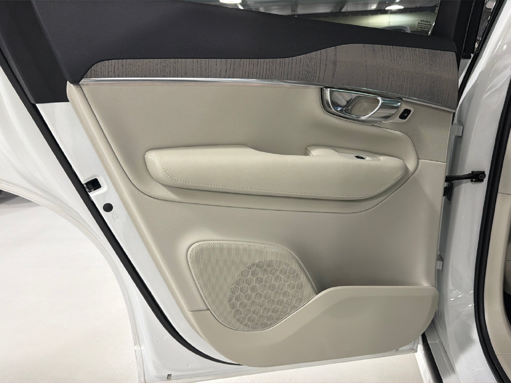 Certified 2025 Volvo XC90 T8 Plus w/ Protection Package Premier AWD/4WD image 21