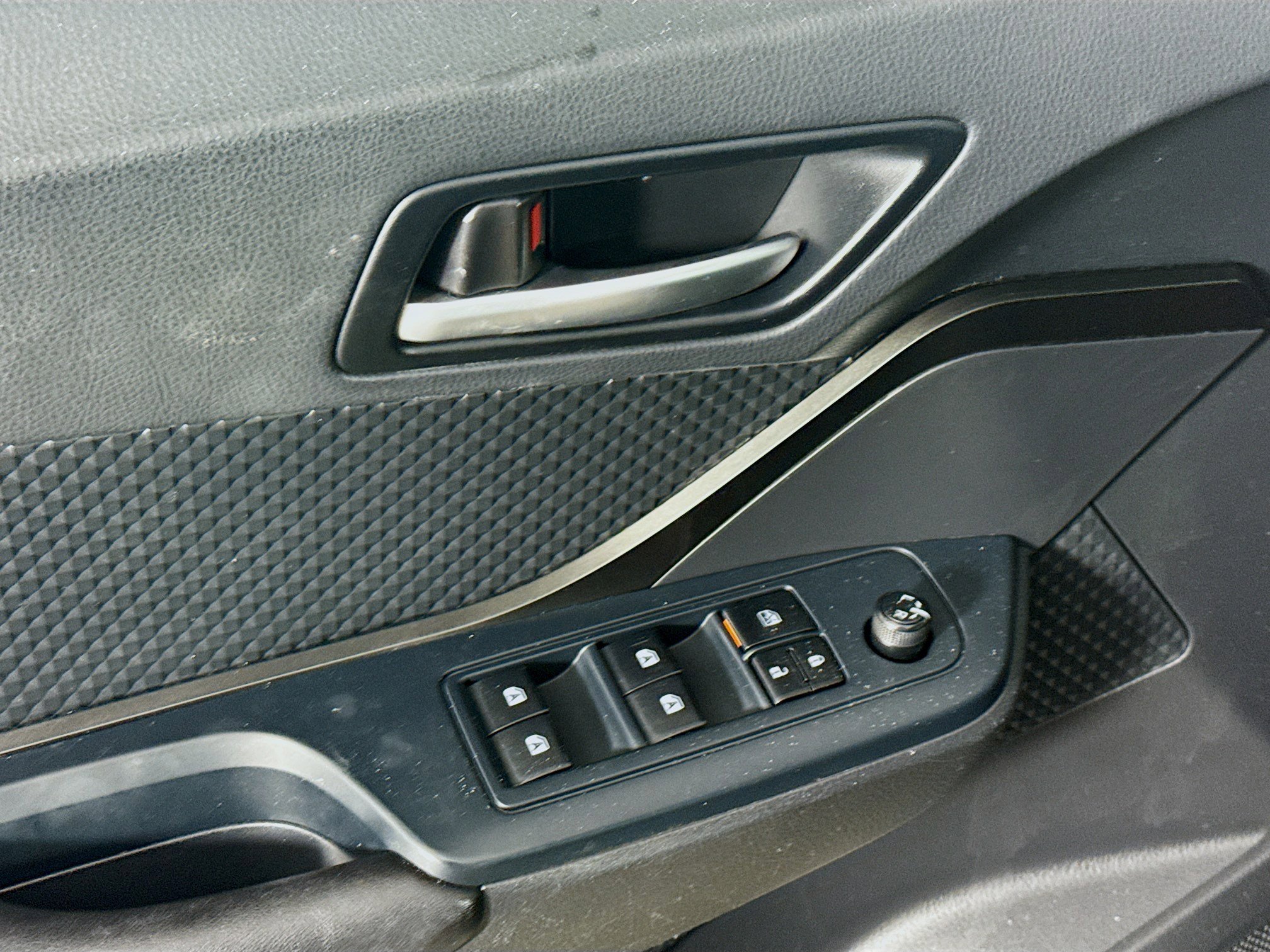 Used 2019 Toyota C-HR LE image 23