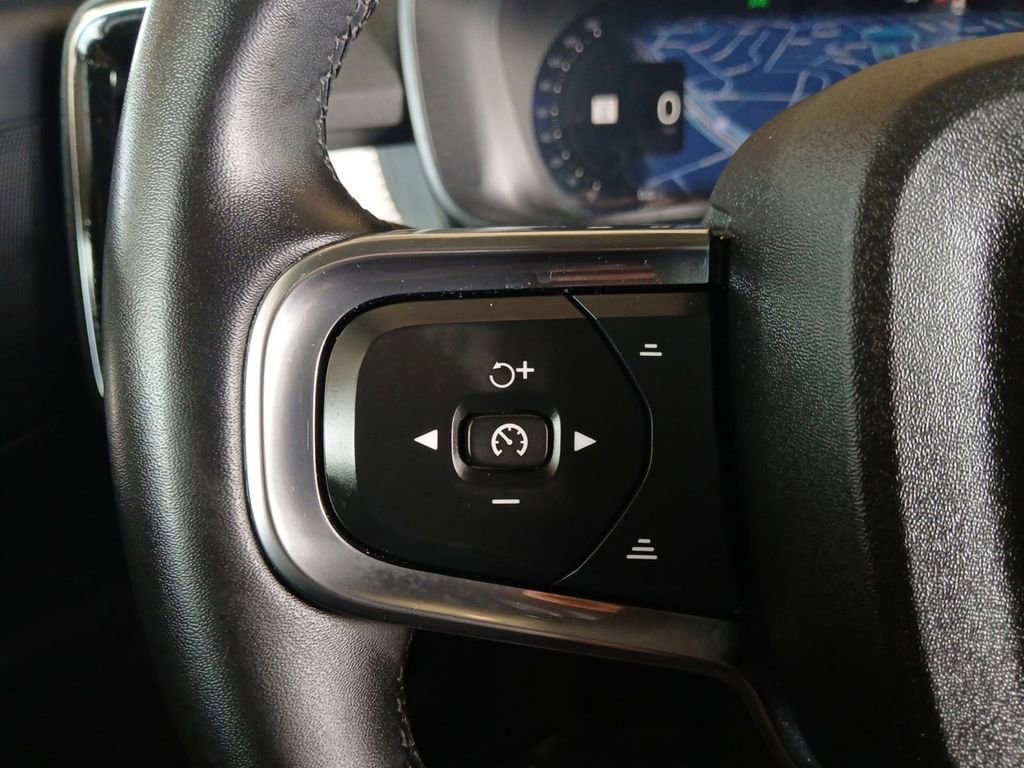 Used 2024 Volvo XC40 B5 Core AWD/4WD image 18