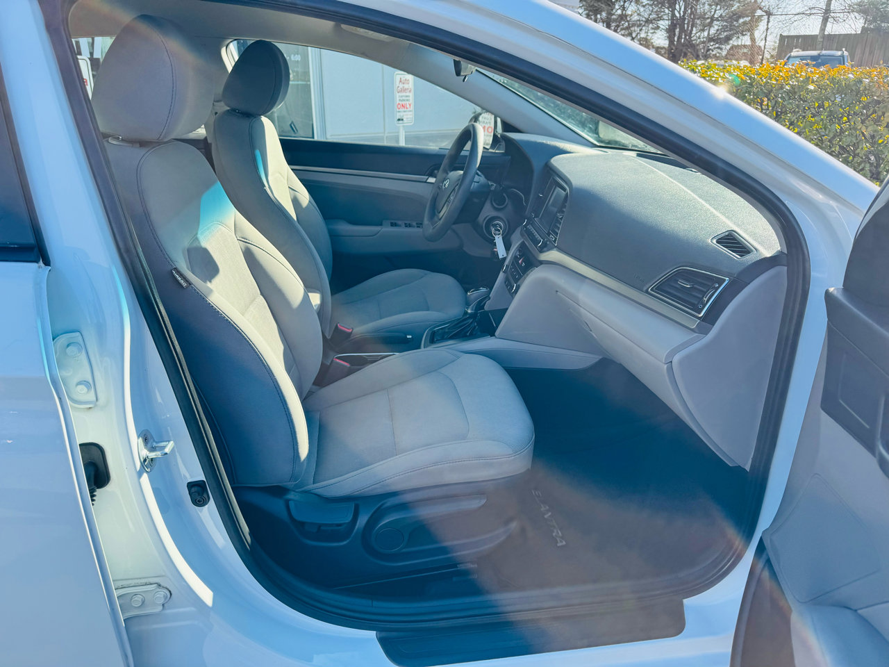 Used 2017 Hyundai Elantra SE image 20